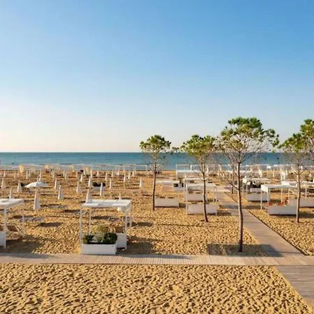 Comfortable Flat Close To And Center Bibione