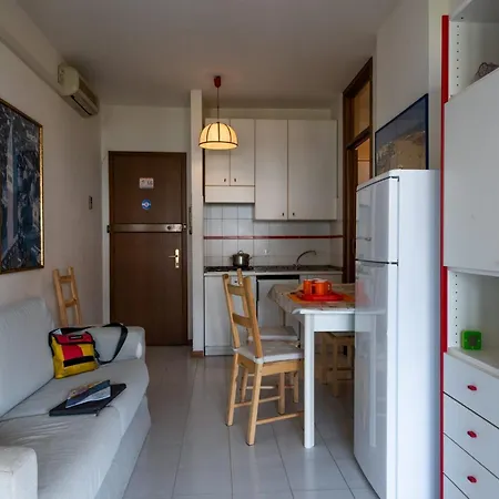 Comfortable Flat Close To And Center Apartment *